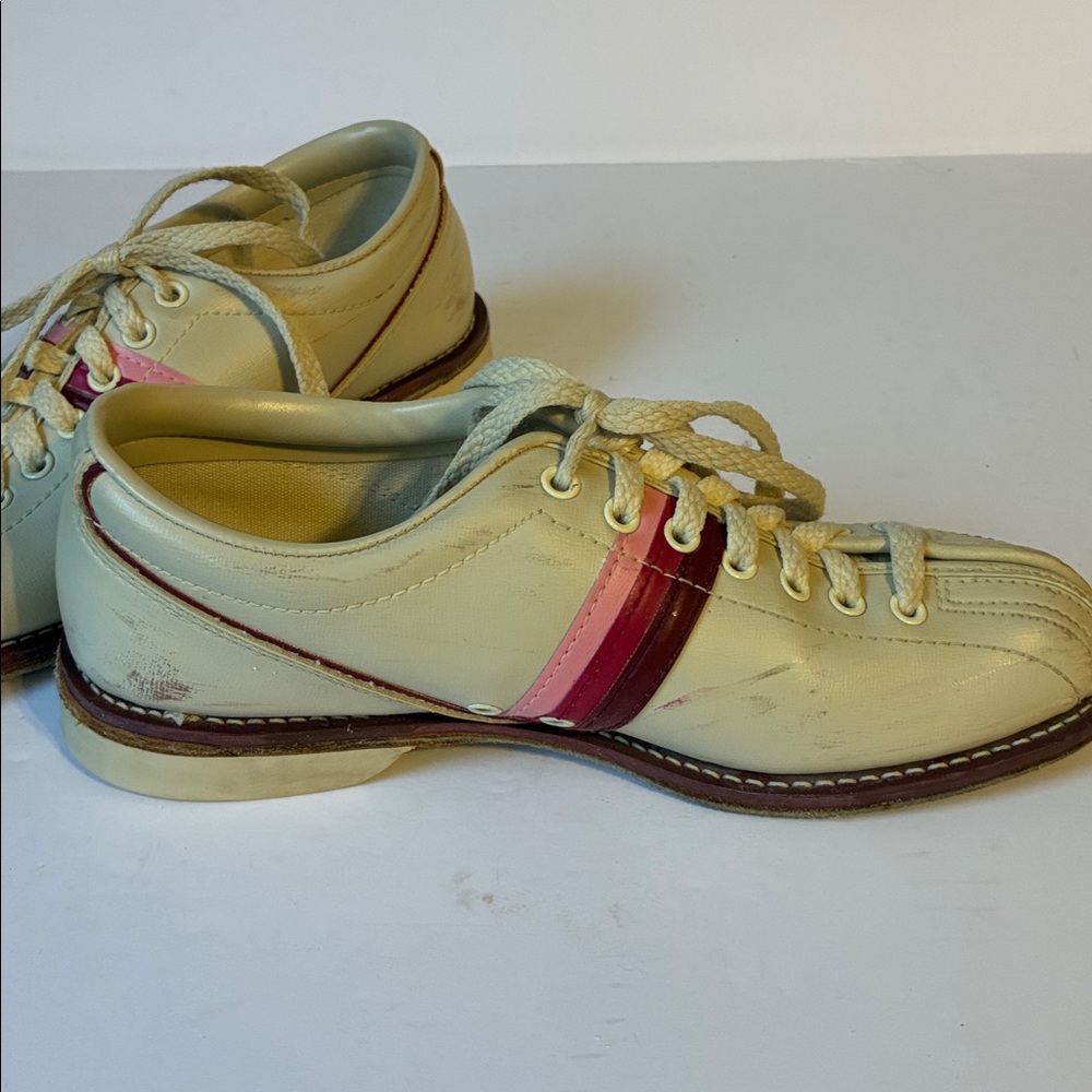 Vintage Endicott Johnson Bowling Shoes, Size 6 - Picture 4 of 10